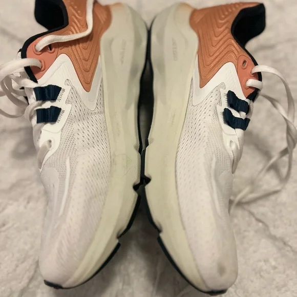 Altra Provision Sneakers like new - Picture 5 of 8